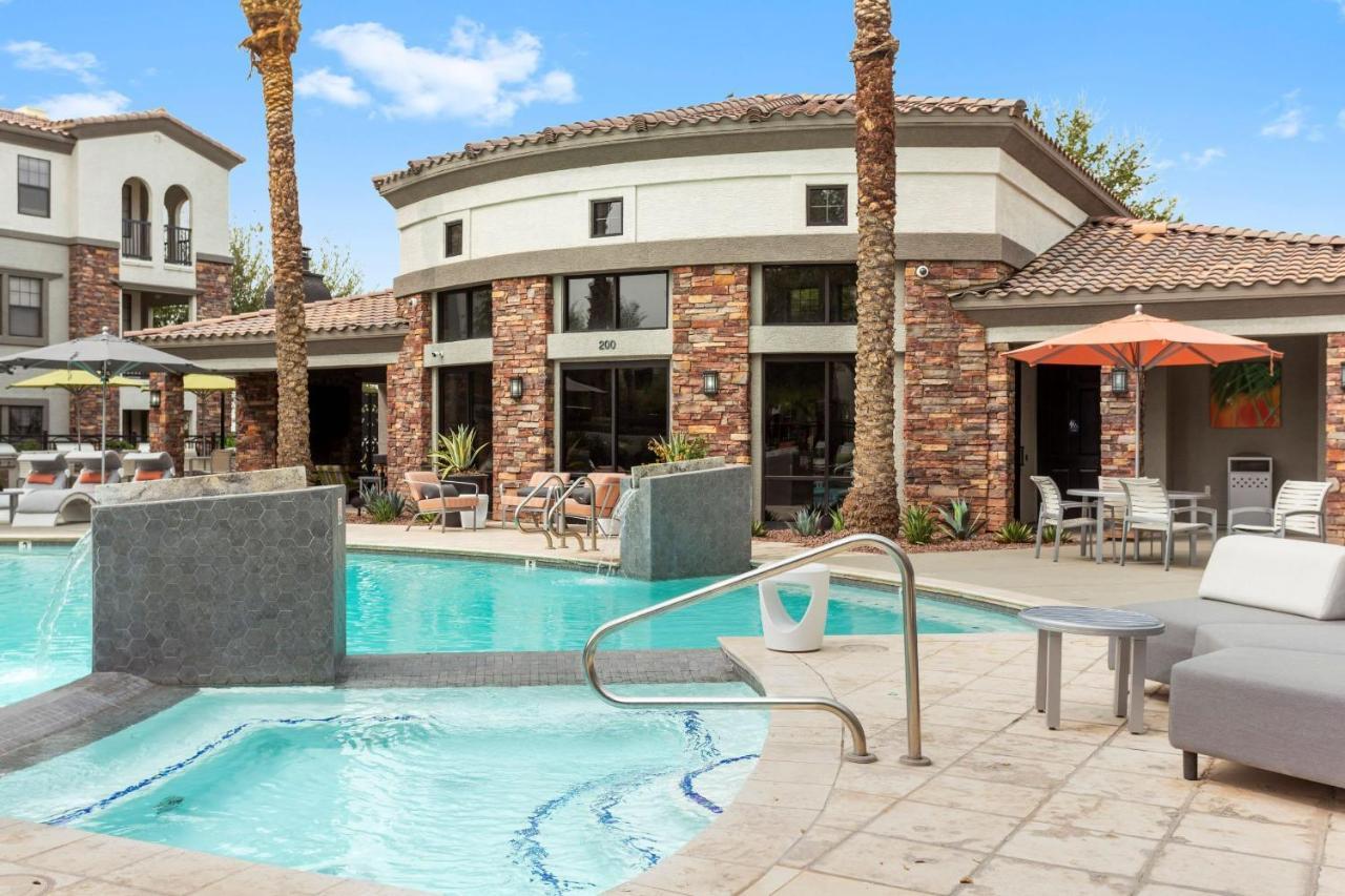 Cozysuites Glendale By The Stadium With Pool 01 Dış mekan fotoğraf