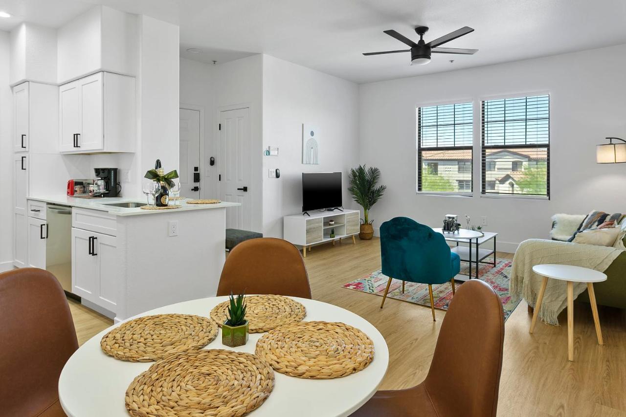 Cozysuites Glendale By The Stadium With Pool 01 Dış mekan fotoğraf